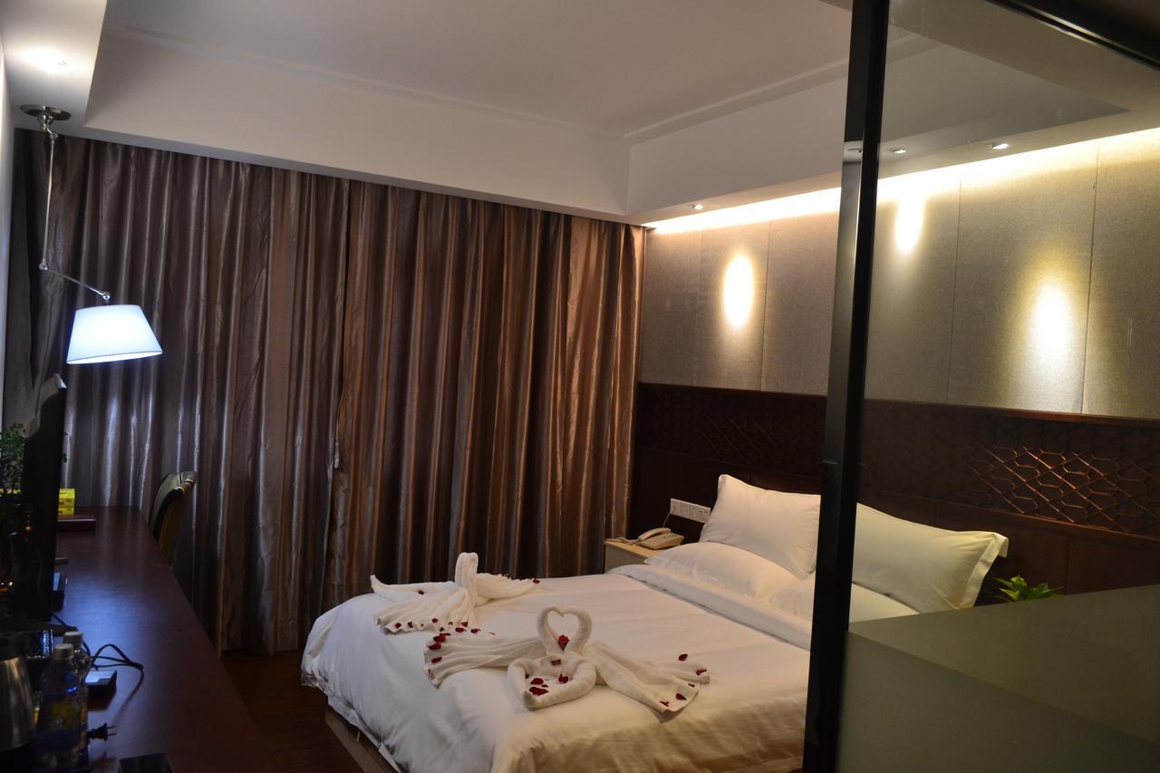 Royal Holiday Hotel Yangon Exterior foto