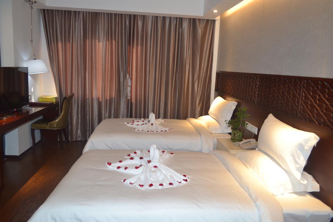 Royal Holiday Hotel Yangon Exterior foto