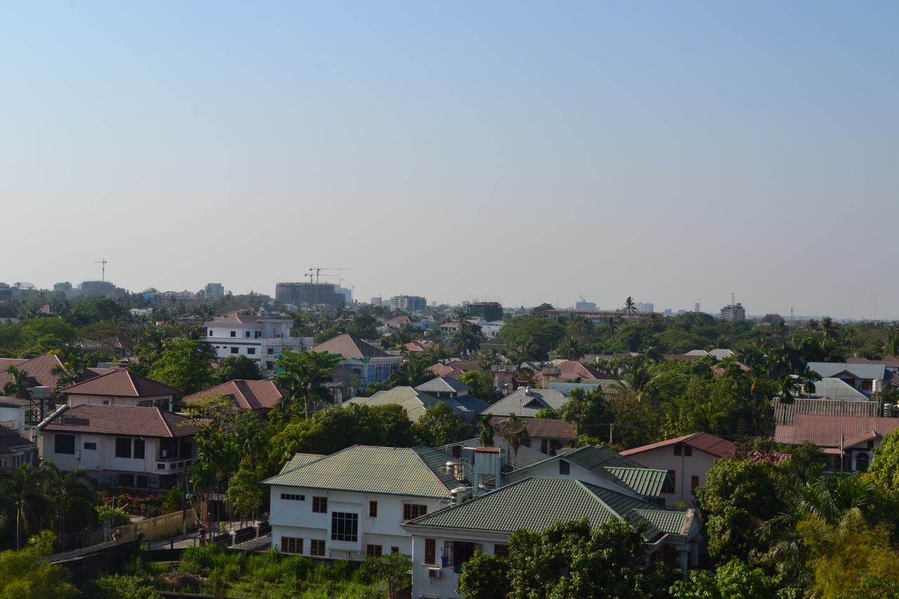 Royal Holiday Hotel Yangon Exterior foto
