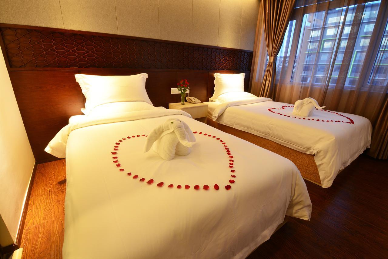 Royal Holiday Hotel Yangon Exterior foto